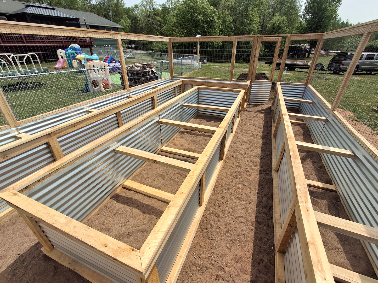 Enclosed Horseshoe Raised Garden Bed