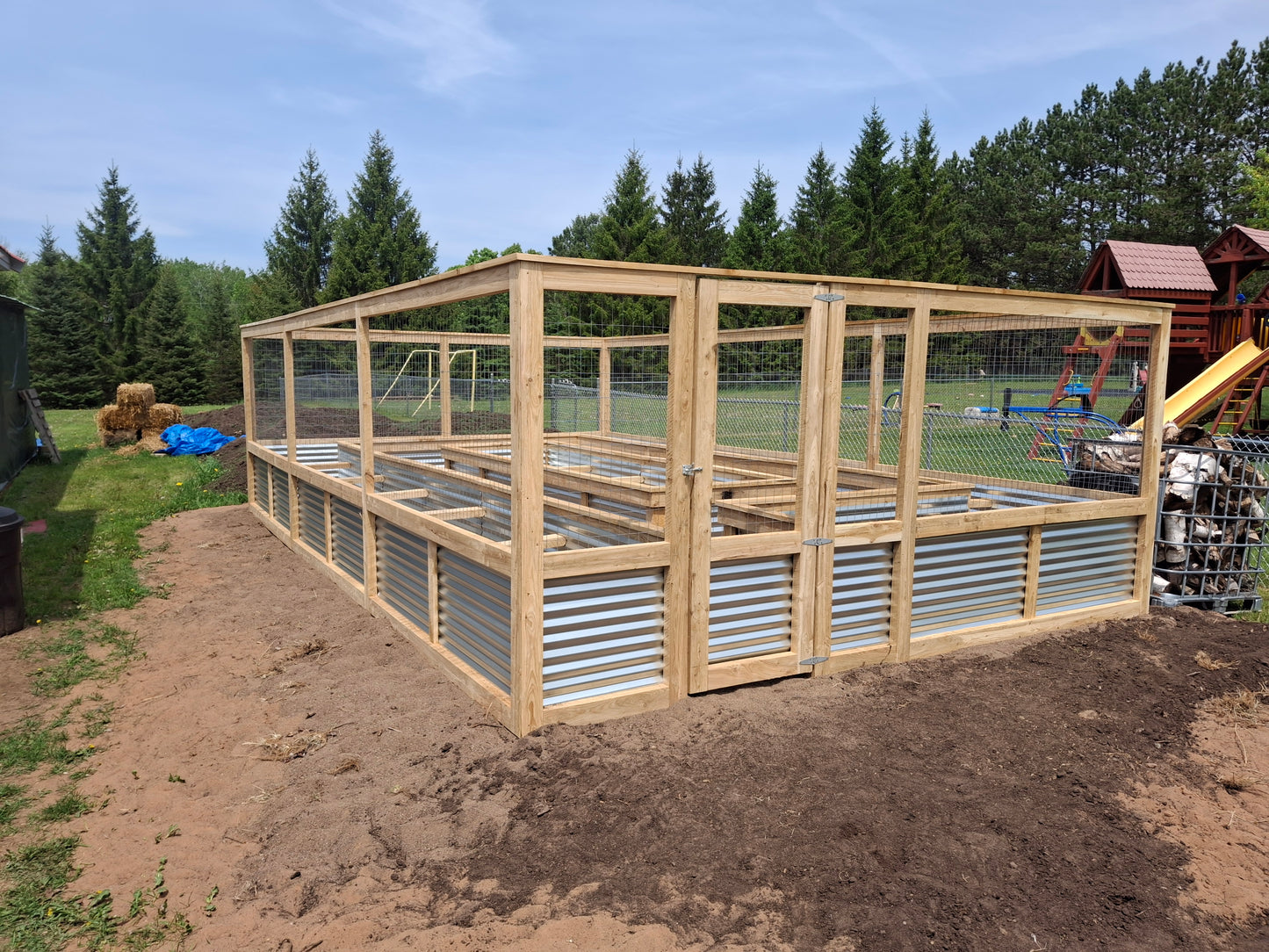 Enclosed Horseshoe Raised Garden Bed