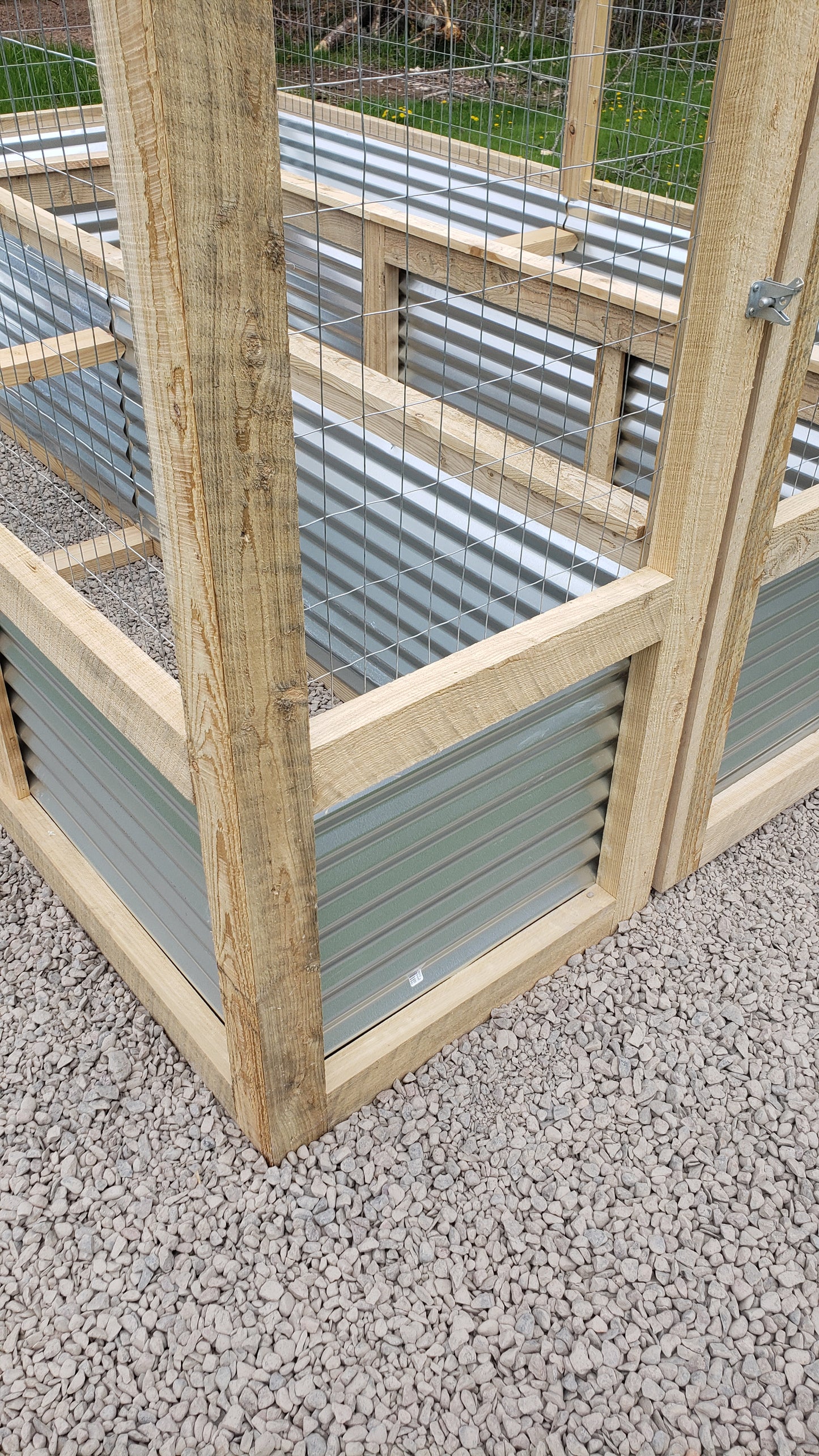 Enclosed Horseshoe Raised Garden Bed