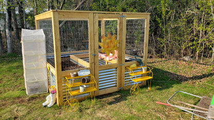 Enclosed Horseshoe Raised Garden Bed