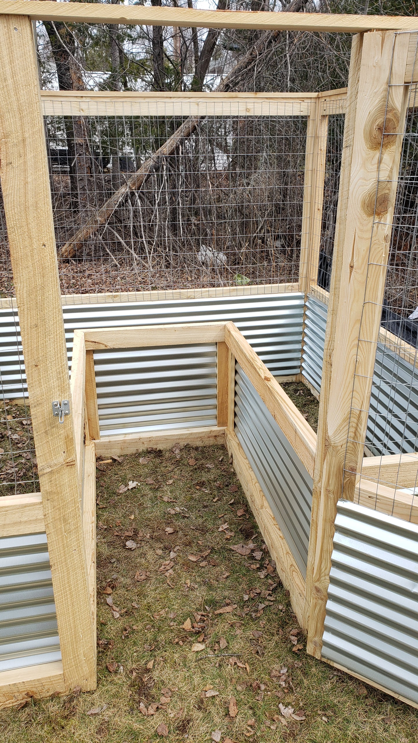 Enclosed Horseshoe Raised Garden Bed