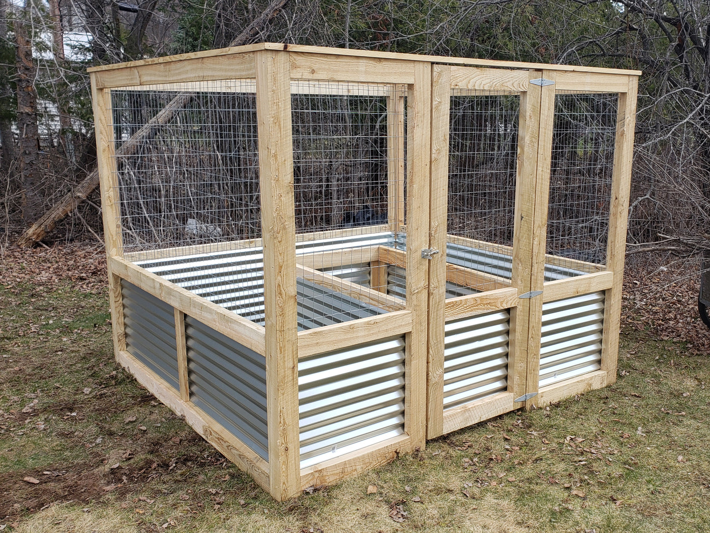 Enclosed Horseshoe Raised Garden Bed